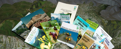 Folletos, mapas y libros divulgativos sobre el Parque Natural de Urkiola